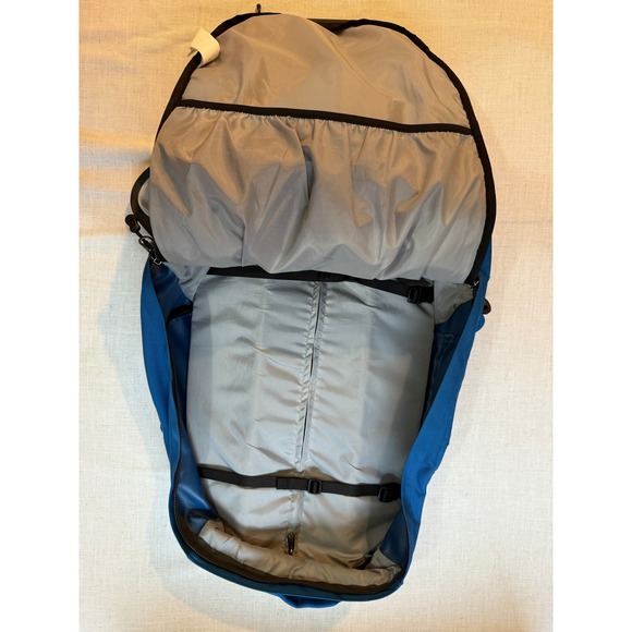 35L Patagonia MLC Wheelie Carry-On Travel Bag Black Backpack Luggage - Picture 9 of 16